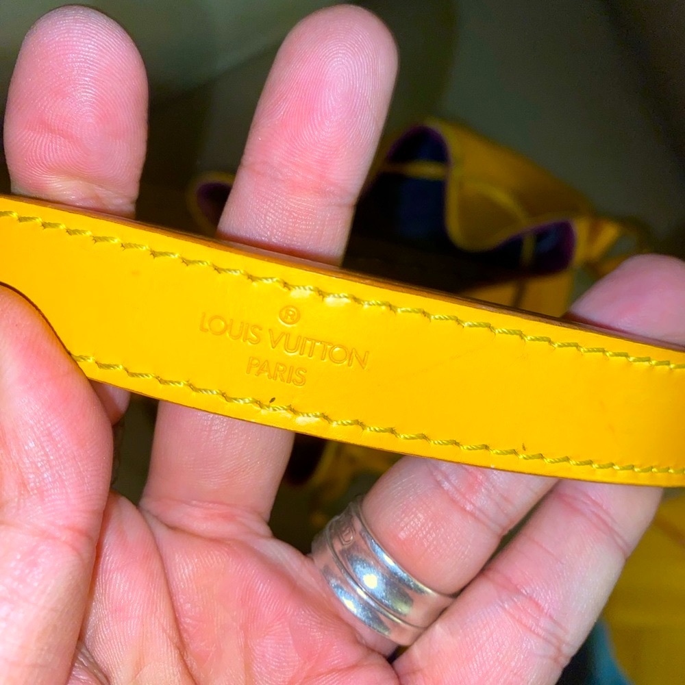 Authentic Louis Vuitton Noe Epi MM bag in canary colour - Picture 7 of 16